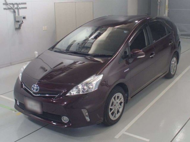 20197 Toyota Prius alpha ZVW41W 2014 г. (CAA Chubu)